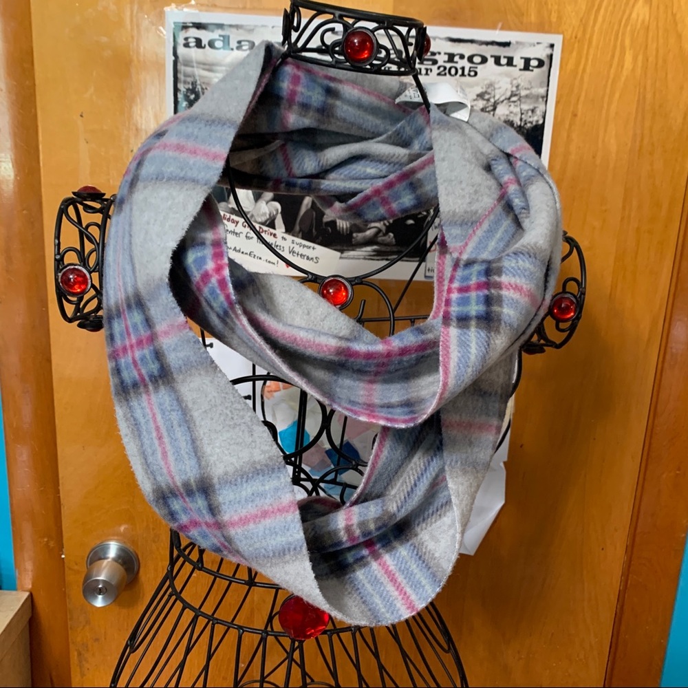 Old navy soft gray plaid infinity scarf